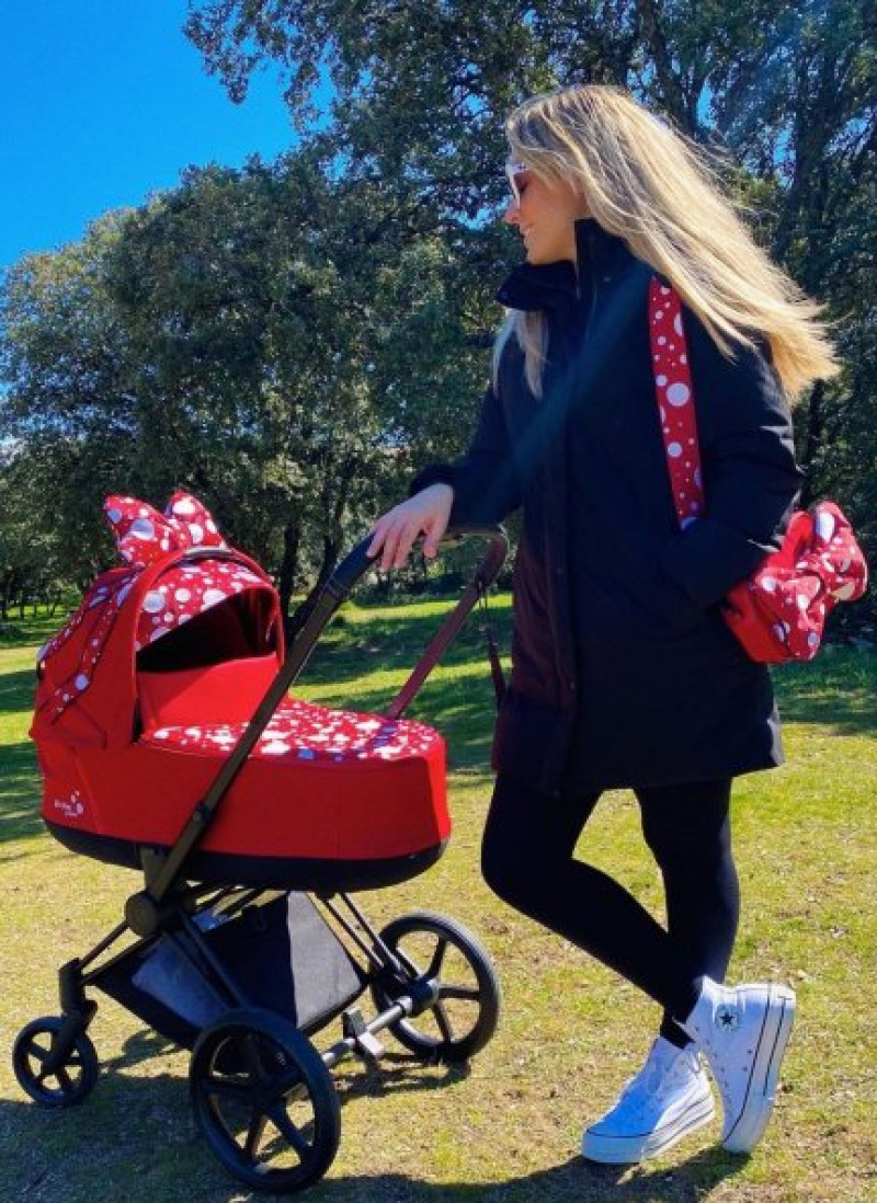 Edurne paseando con Yanay en una foto de su Instagram (@edurnity).