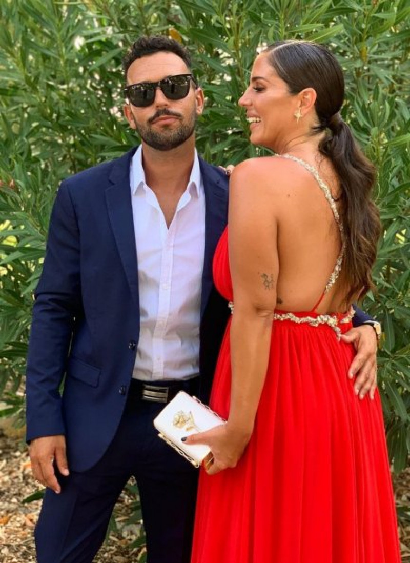 La pareja, en una foto del perfil de la sevillana (@anabelpantoja00).