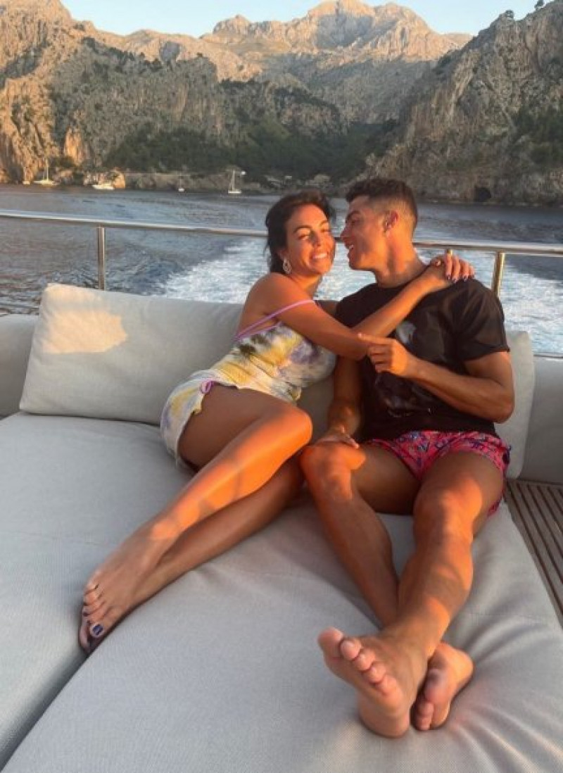 cristiano-ronaldo-y-georgina-rodriguez-yate-de-lujo