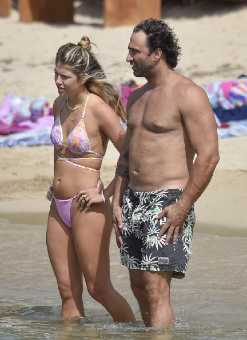 Anita Matamoros está disfrutando en la playa con su nuevo chico (Europa Press).