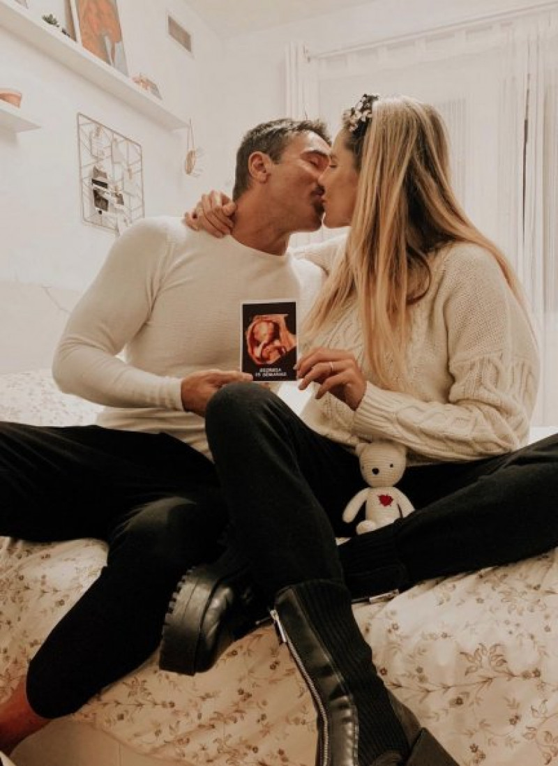 Hugo Sierra e Ivanna Icardi, en el momento en que decidieron anunciar que iban a ser padres (@ivannaicardi).