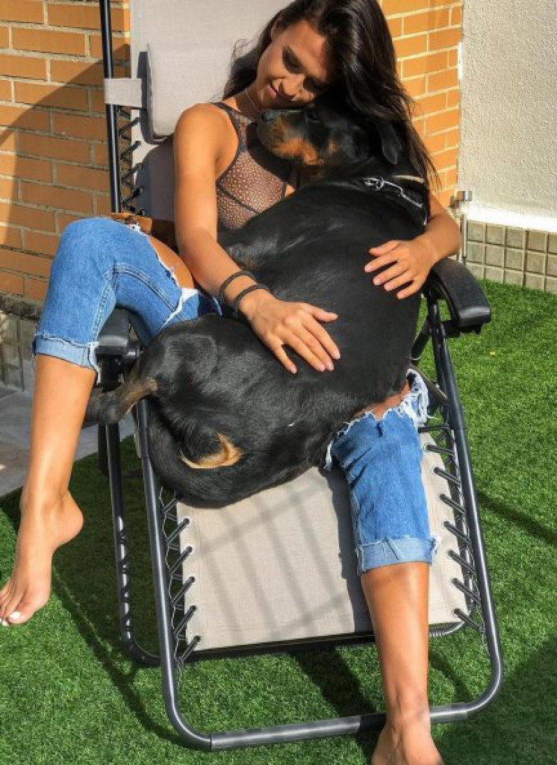 Sofía, celebrando el cuarto año de vida de su perrita Lucía.