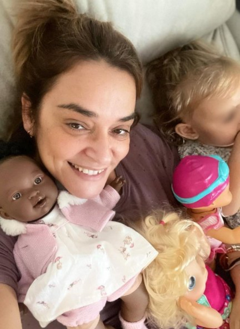 Toñi Moreno pasó la mañana en urgencias con su hija Lola.