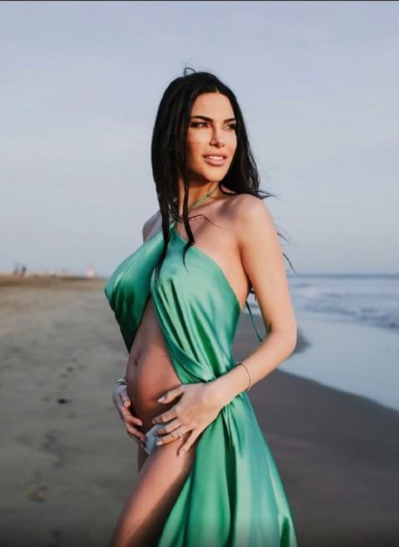 Carla Barber está embarazada de cinco meses.