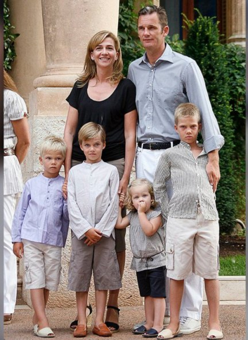 Cristina de Borbón e Iñaki Urdangarín son padres de Miguel, Pablo, Irene y Juan. Aquí, la familia al completo en una imagen de archivo. 