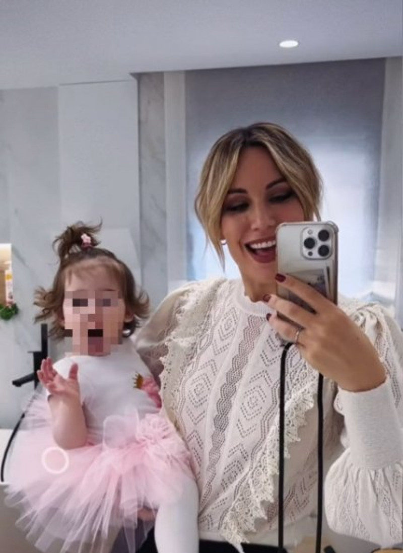 Edurne también ha compartido un vídeo muy tierno con su pequeña (@edurnity).