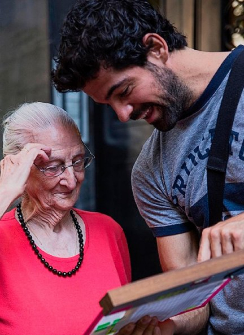 El actor comparte todo el tiempo que puede con su tata.