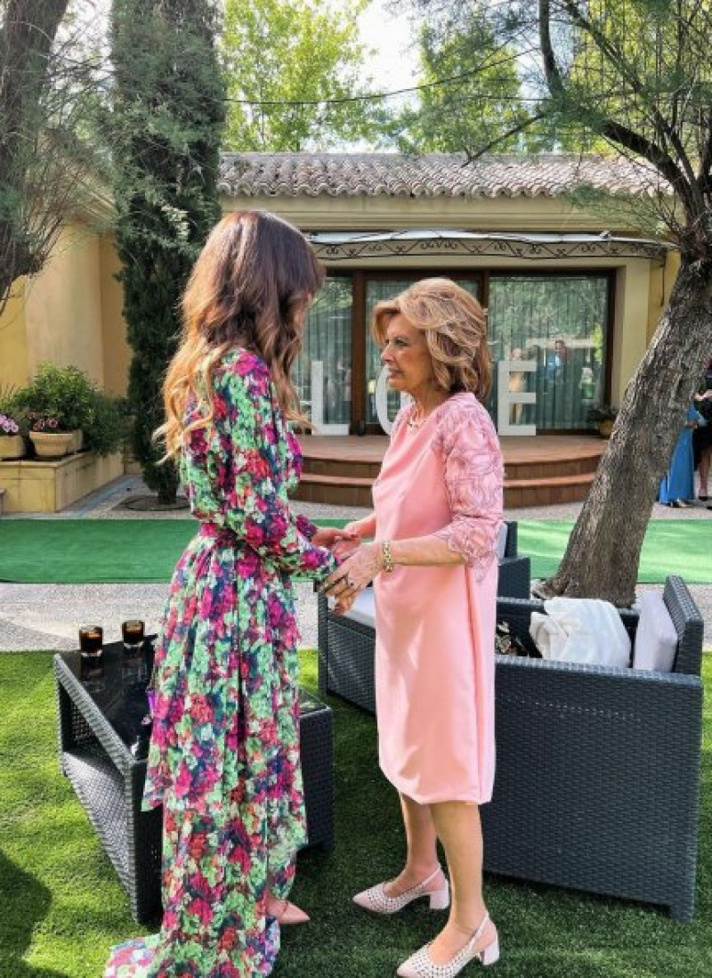 Un momento muy tierno entre María Teresa Campos y su nieta, Alejandra Rubio (@alerubioc).
