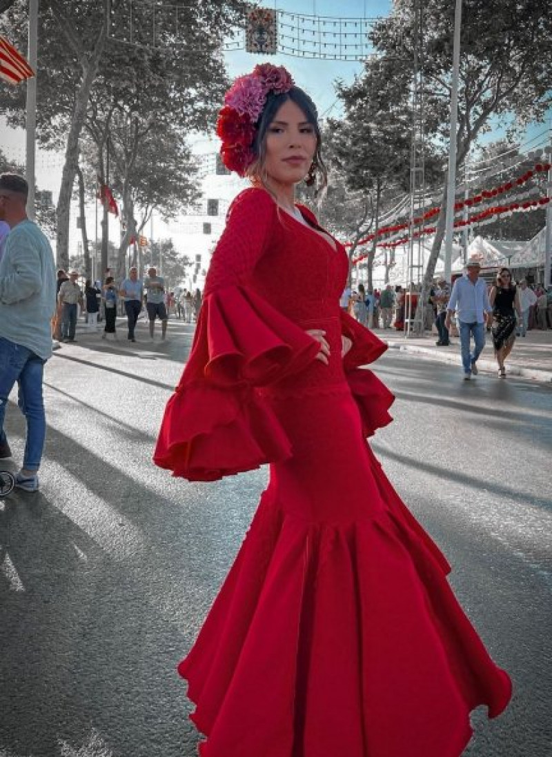 Isa Pantoja ha protagonizado un reportaje en la Feria del Puerto de Santa María.