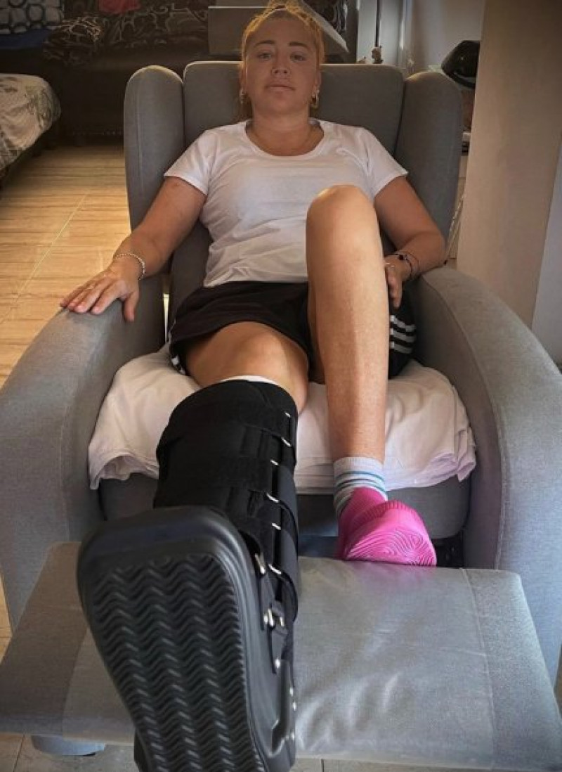 Belén Esteban tras su operación en la pierna (@belenestebanmenendez).