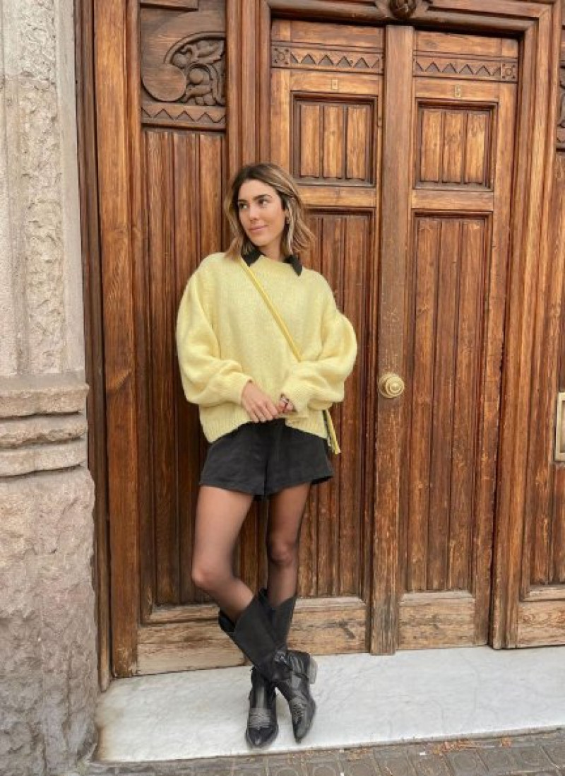 Anna Ferrer, emocionada por empezar la gira por España para vender la ropa de su propia marca junto a su madre.