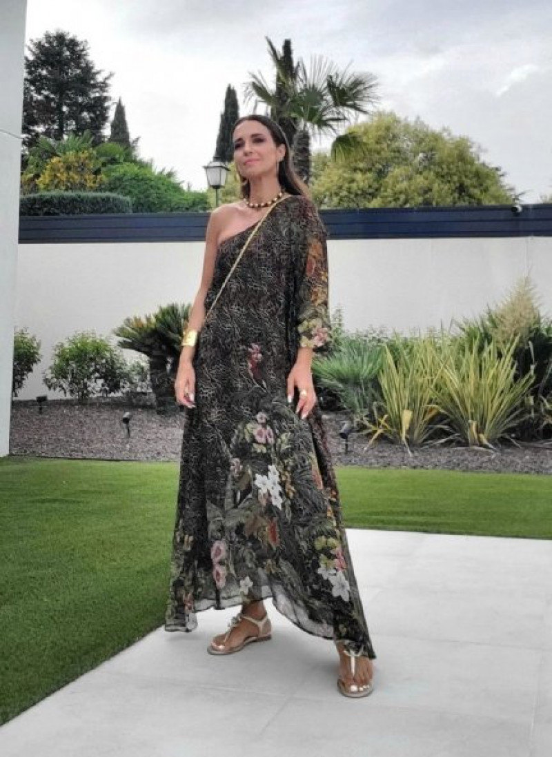 Paula Echevarría presume, en plena ola de calor, de su gran piscina.