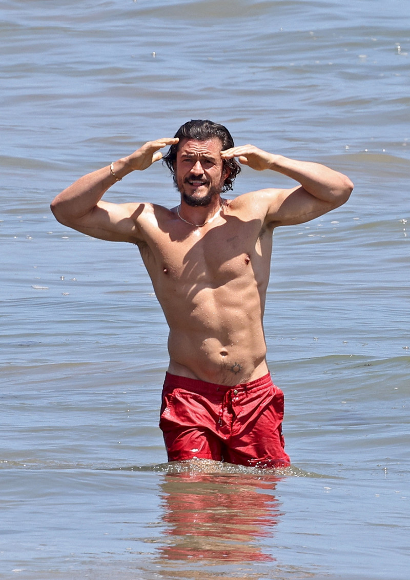 orlando bloom bañador