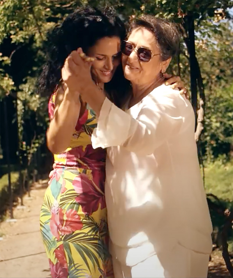 rosa lopez bailando con su madre