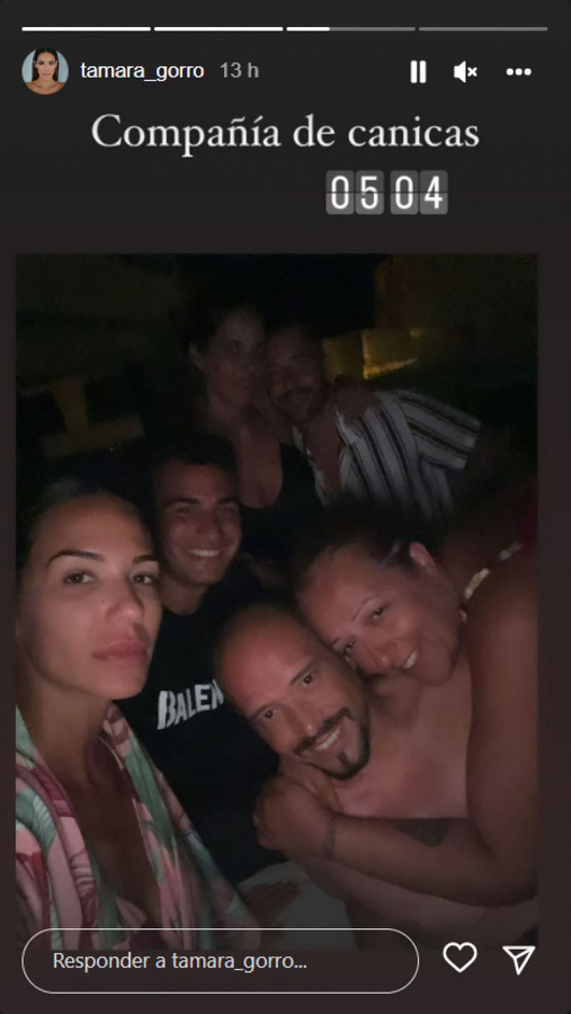 Tamara junto a sus amigos unas horas antes (@tamara_gorro)