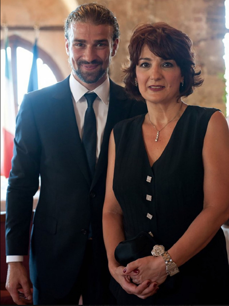 Santina D'Alessandro junto a su hijo, Mario Biondo.