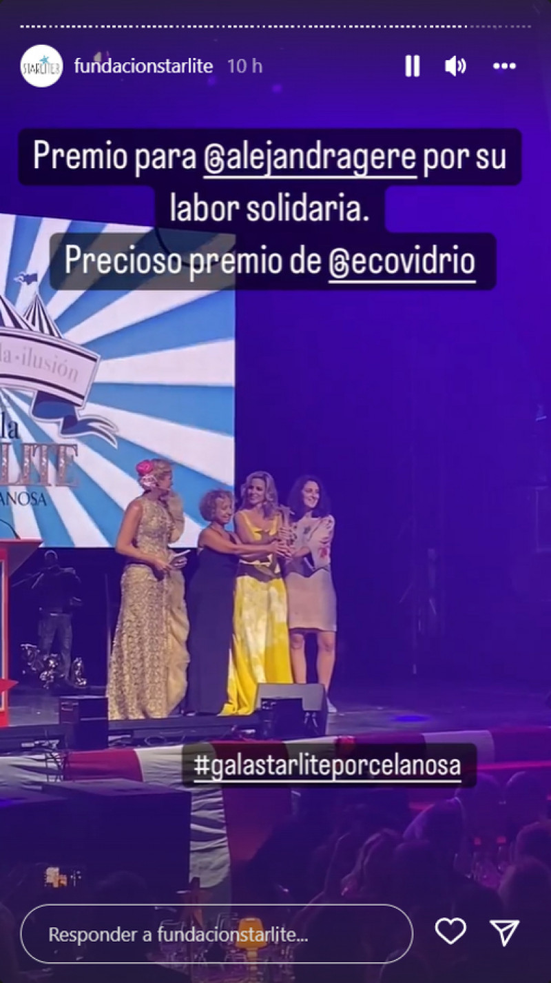 Alejandra Silva recibe el premio de la Gala Starlite (@fundacionstarlite en Instagram)