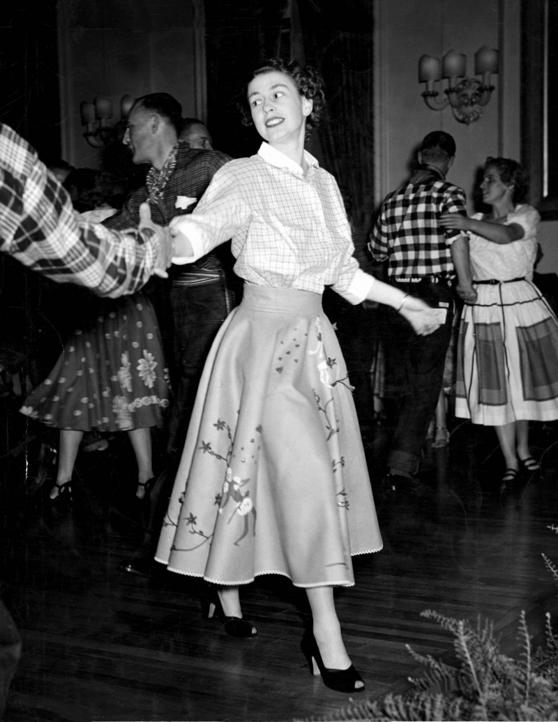 La princesa Isabel bailando durante una recepción dada por el Gobierno de Canadá en Ottawa.