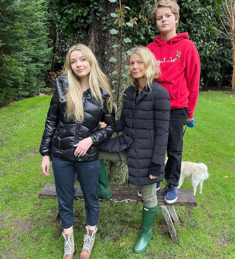 Gwyneth con sus hijos