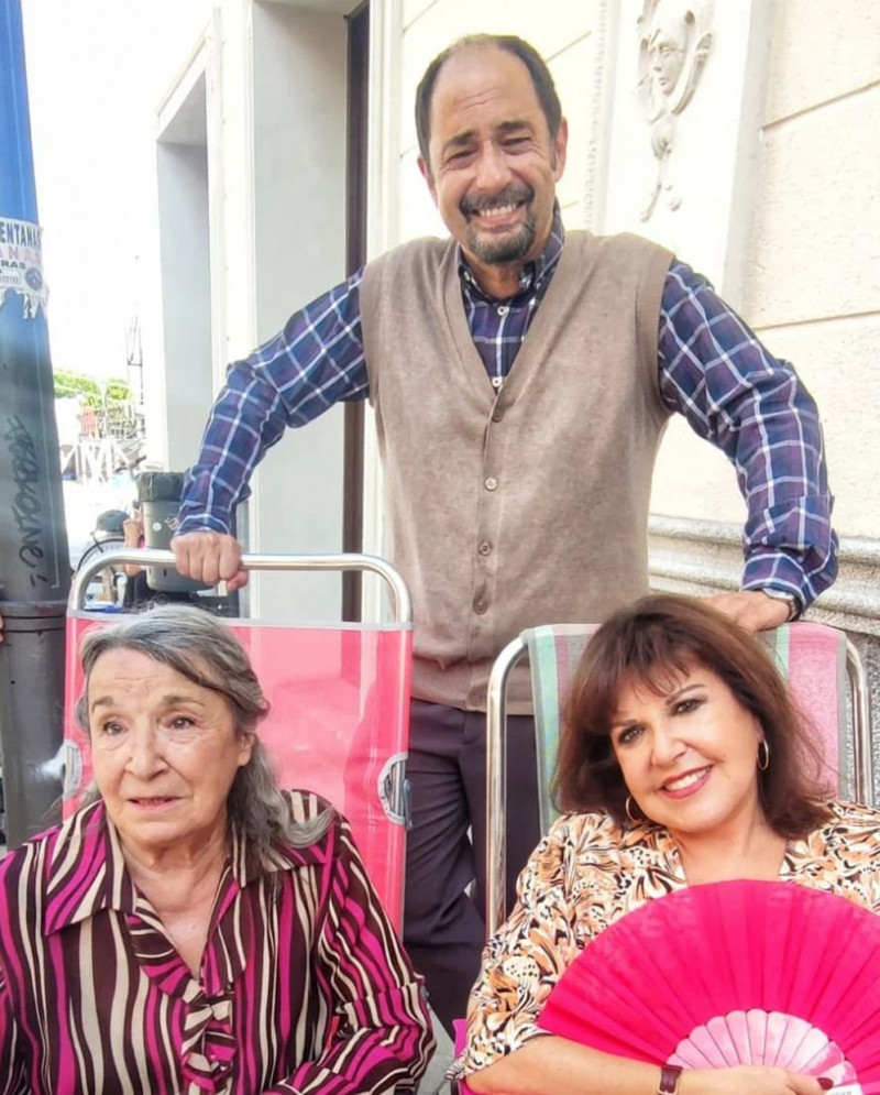 Jordi Sánchez junto a Petra Martínez y a Loles León