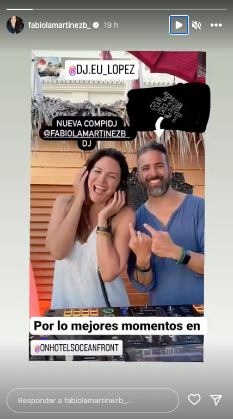 Fabiola Martínez posa como una DJ.