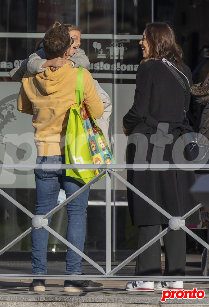 Christian Galvez con la hija de Patricia Pardo en brazos