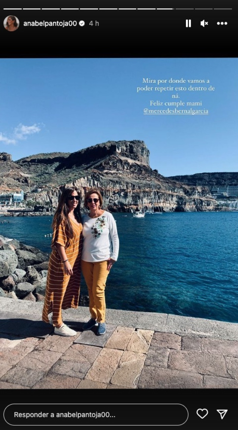 Anabel Pantoja y su madre Merchi en Canarias