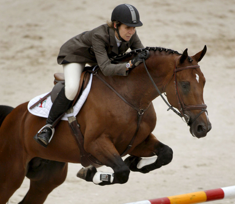 La infanta Elena a caballo en un concurso de hípica.