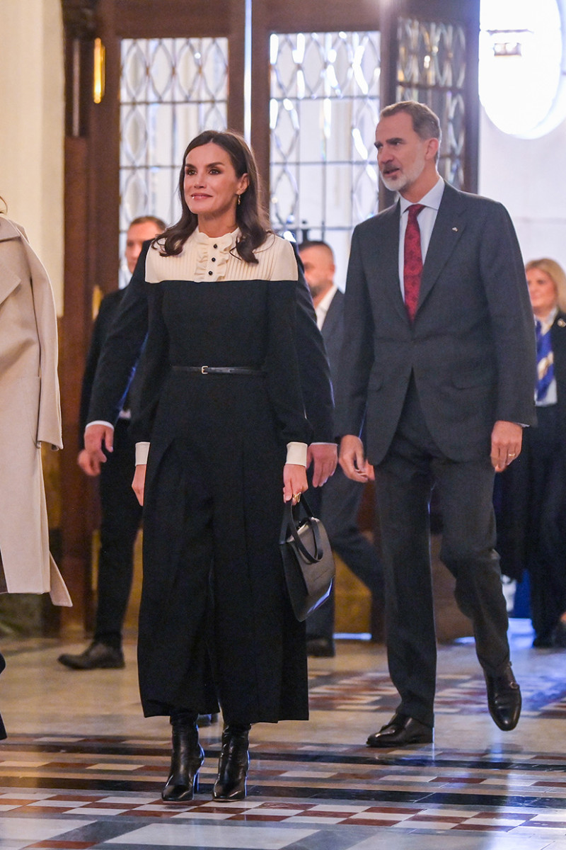 Reina Letizia con un mono.