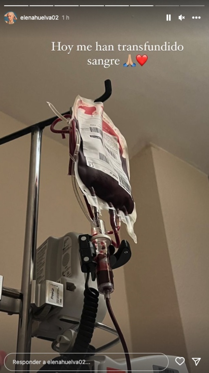 Elena Huelva recibe una transfusión de sangre