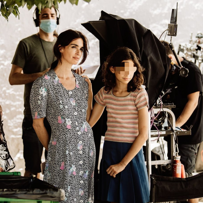 Paz Vega y Ava Salazar en el rodaje de 'La casa del caracol'.