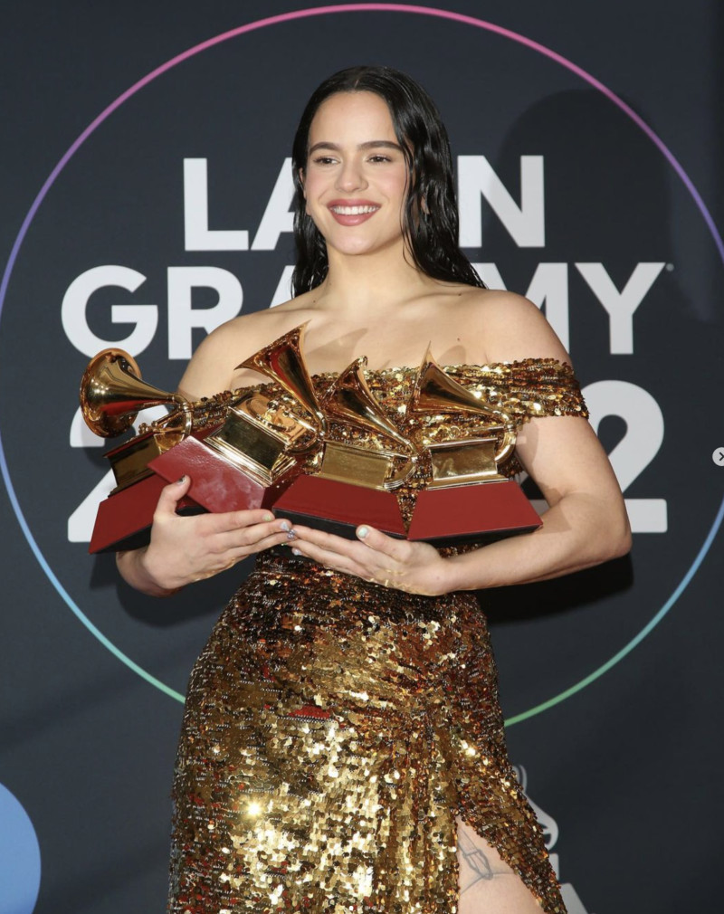 Rosalía con sus premios Grammy.