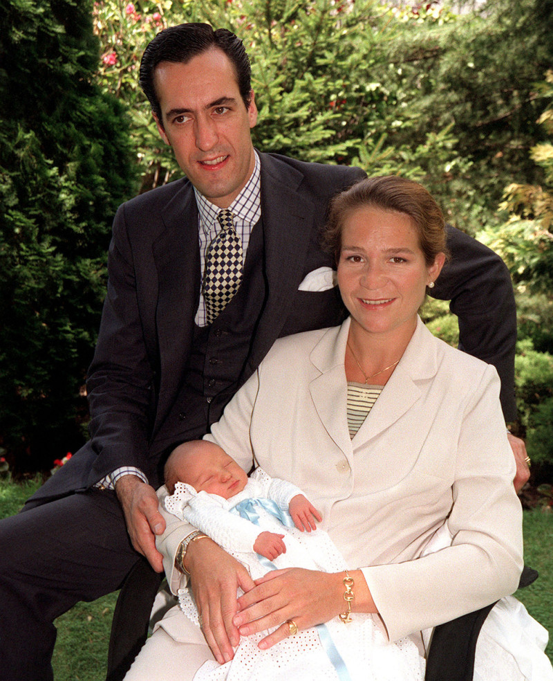 Jaime de Marichalar y la infanta Elena en la presentación de Froilán.