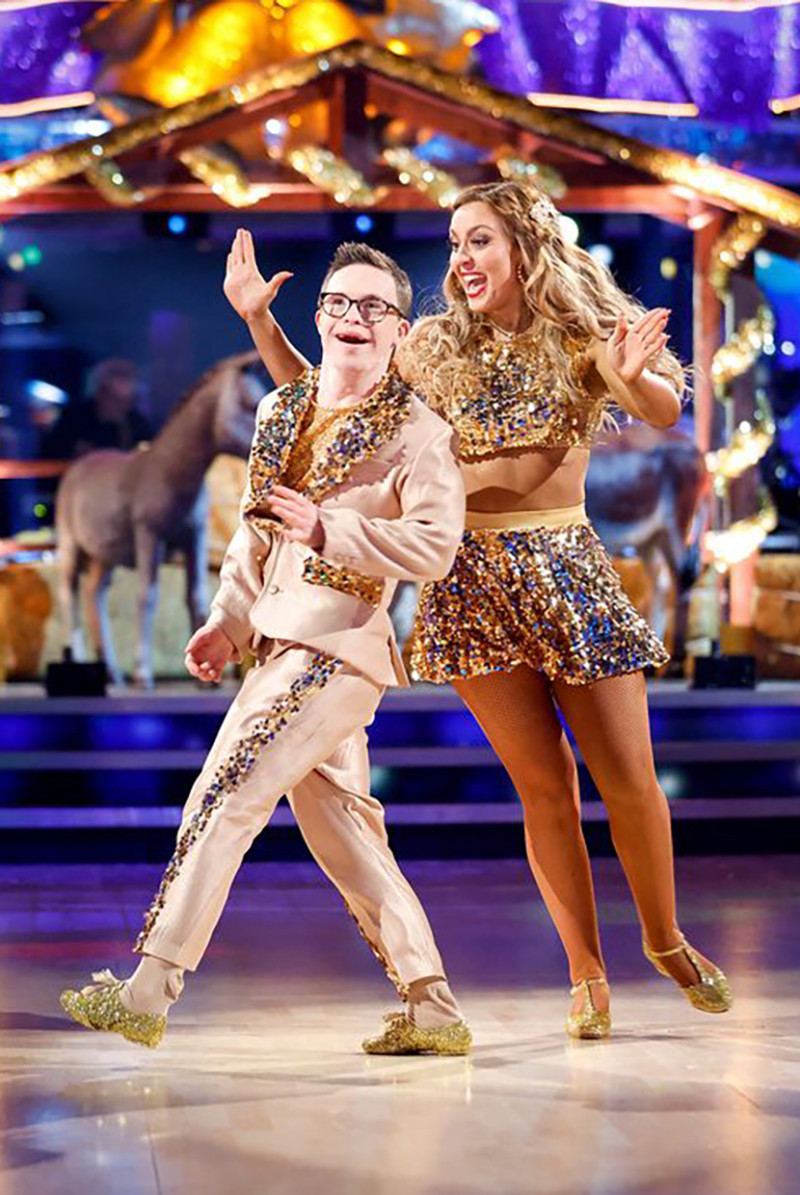 George también ha participado en el concurso de baile "Strictly Come Dancing".