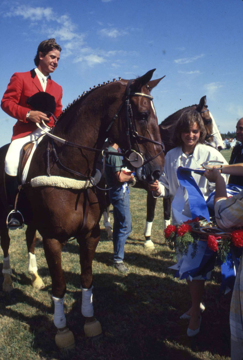 Cayetano Martínez de Irujo con la Infanta Elena a caballo