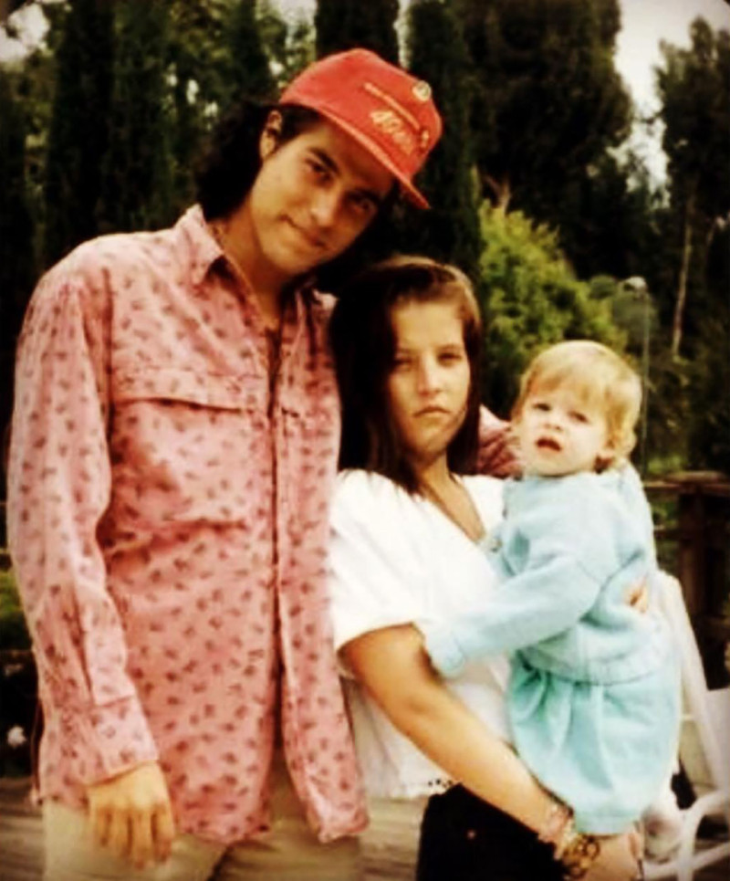 Lisa Marie con su primer marido y su hija Riley