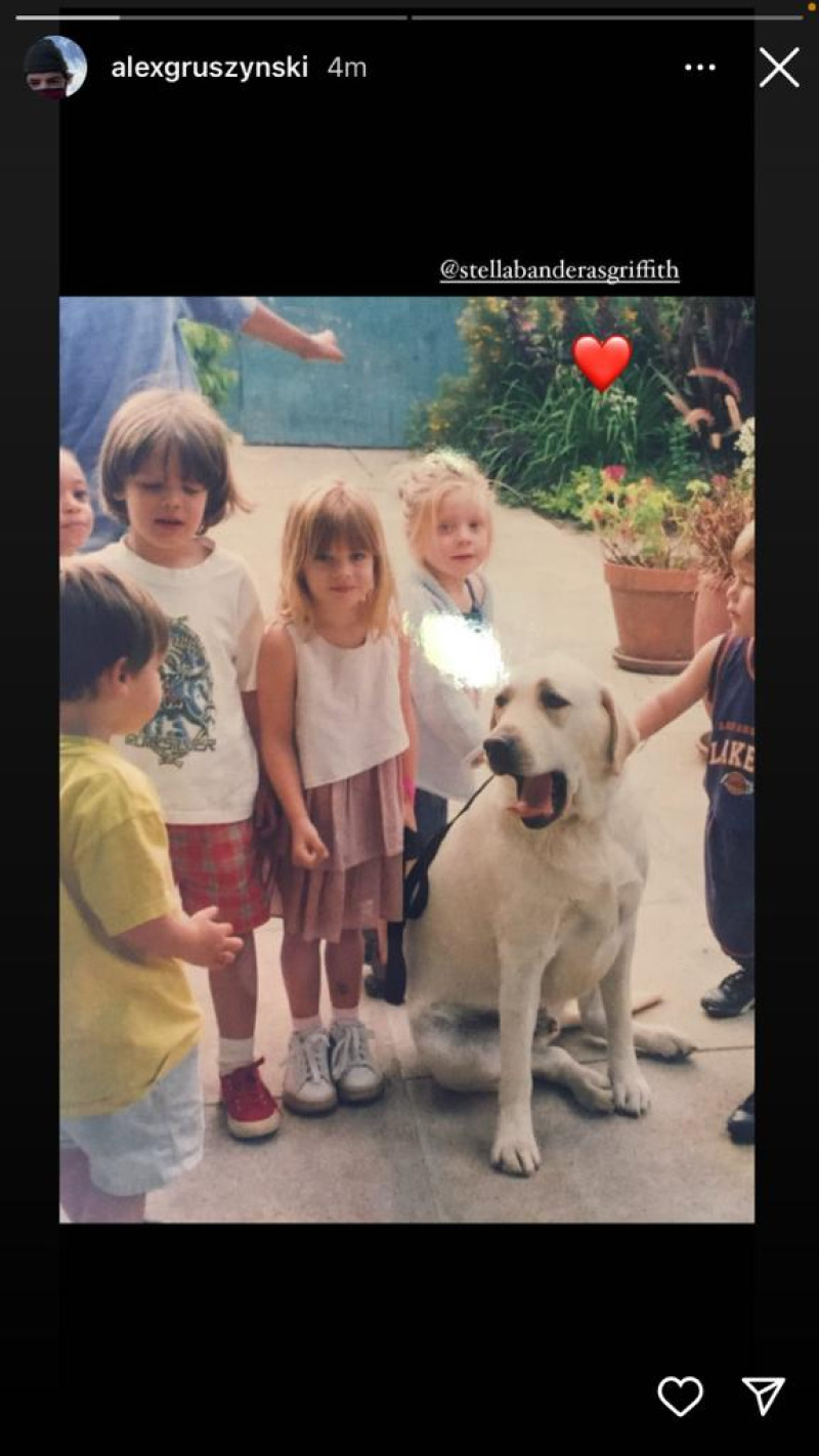 Stella del Carmen comparte una foto de cuando era pequeña junto a Álex Gruszynski