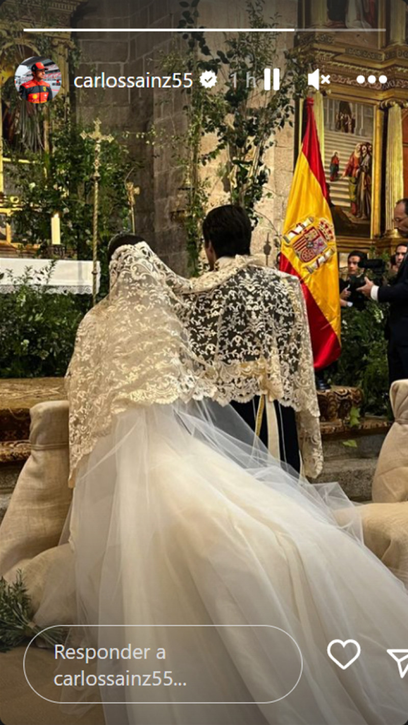 Carlos Sainz Jr ha compartido una foto de la boda en redes (@carlossainz55)