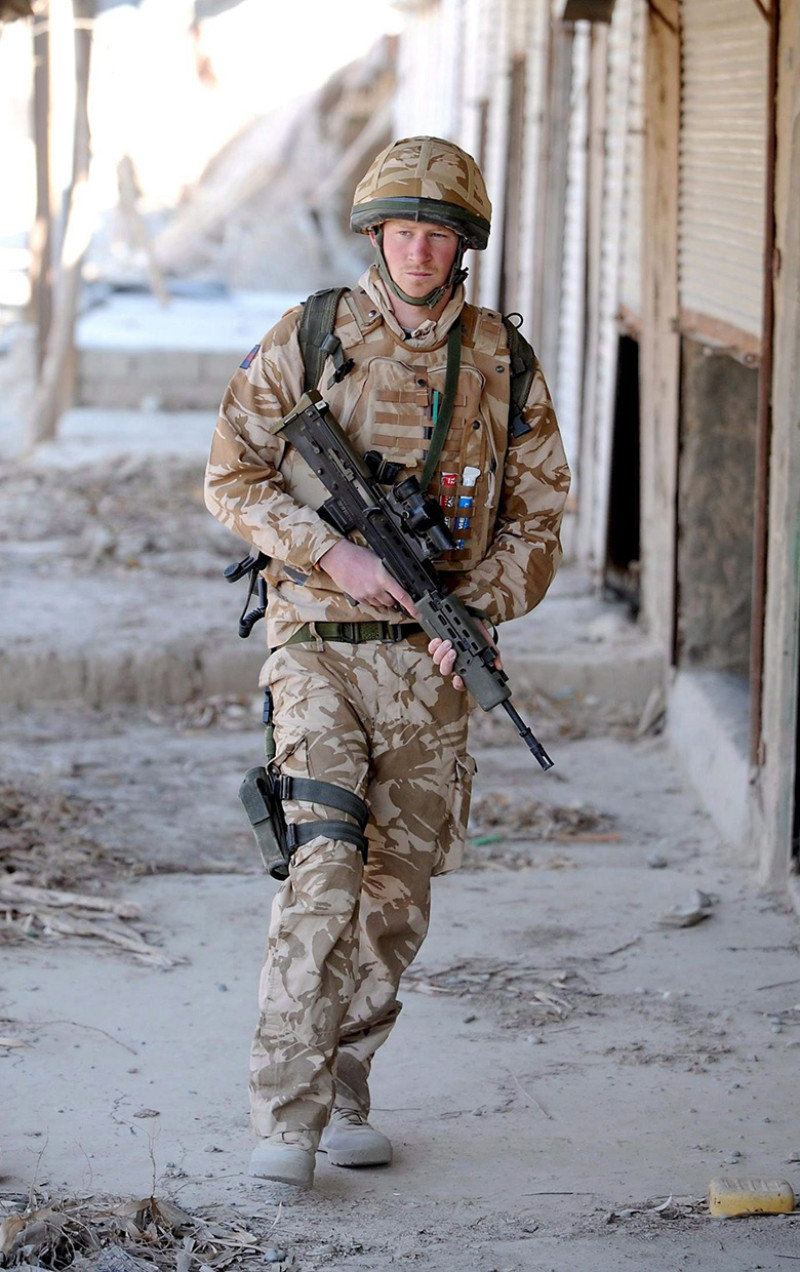 Harry vestido de soldado en Afganistán.