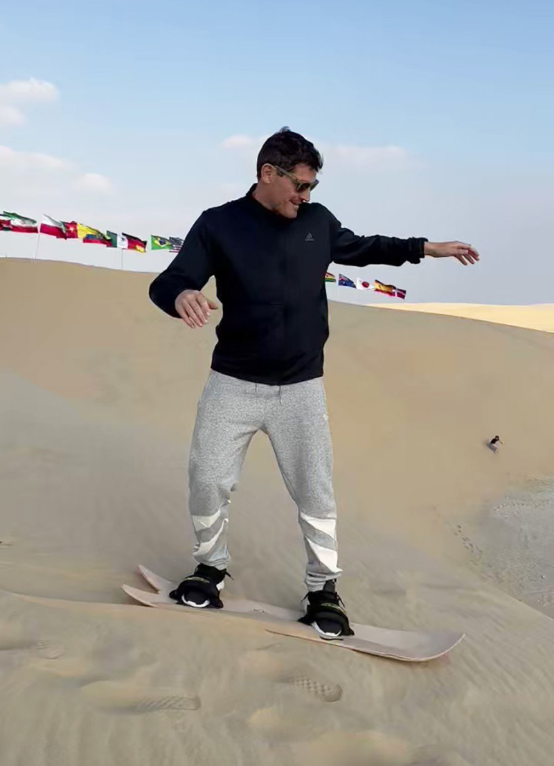 Iker Casillas sandboarding