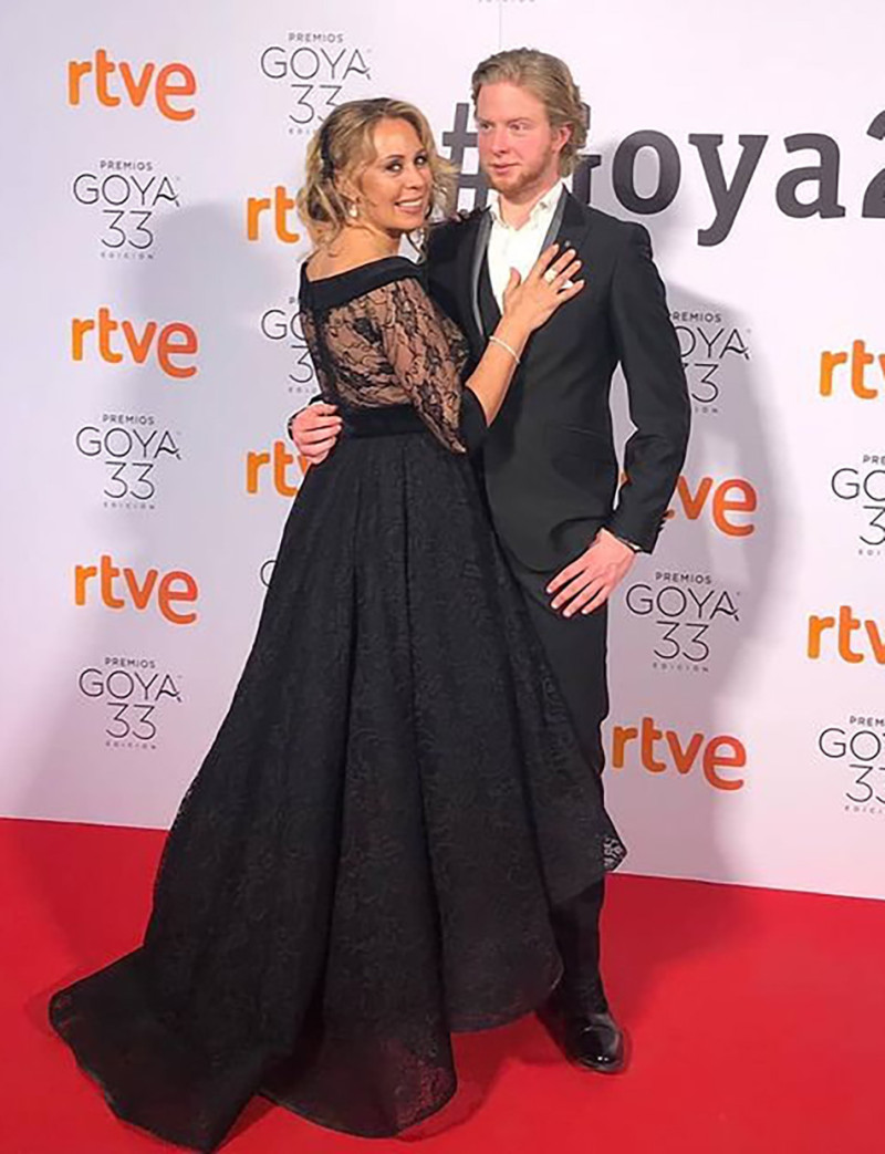 Míriam Díaz-Aroca con su hijo Pedro Luis en los Premios Goya.