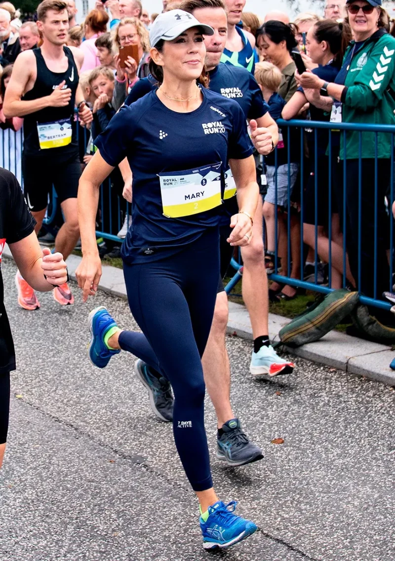 Mary de Dinamarca corriendo en una carrera.