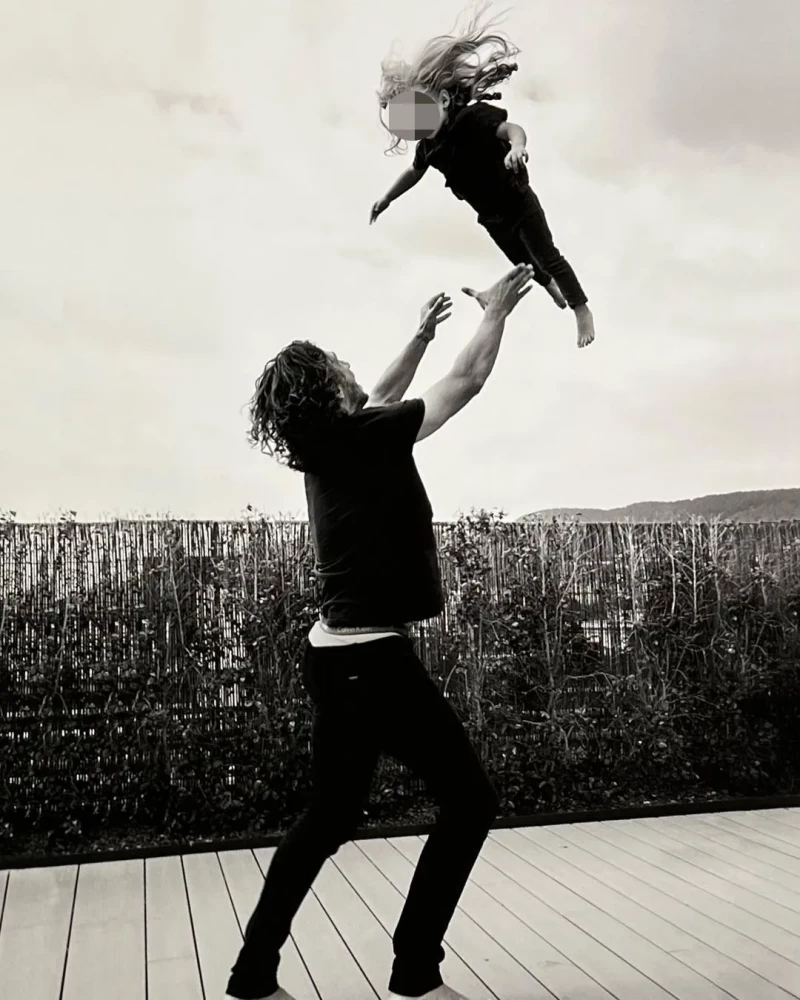 Carles Puyol y su hija María.