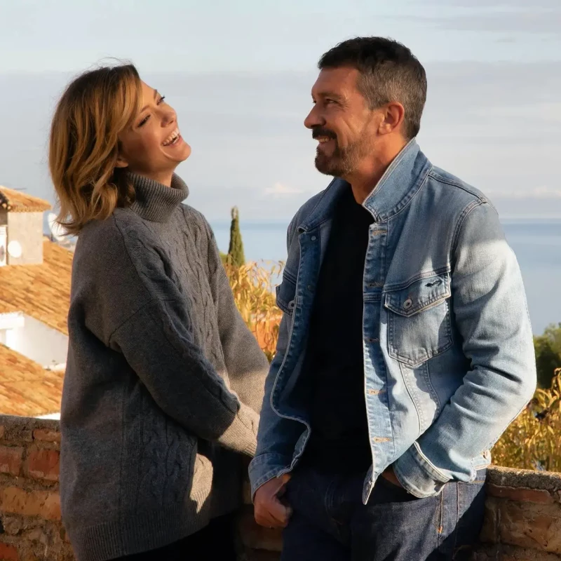María Casado riendo con su amigo Antonio Banderas