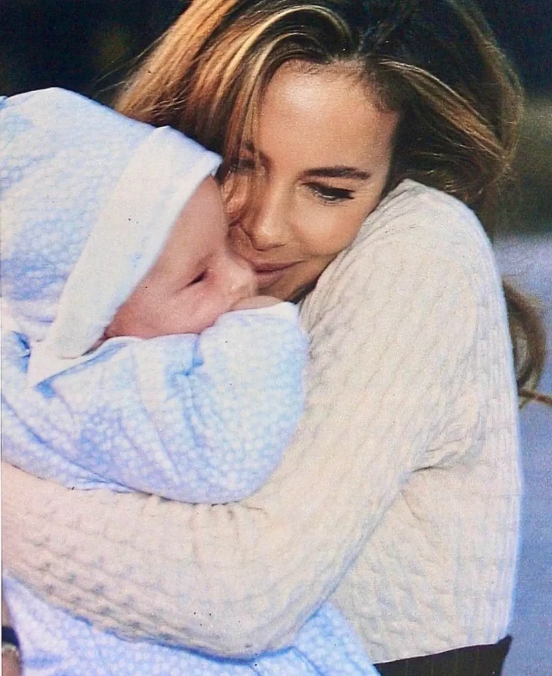 La actriz con su hijo, Aless, de bebé.