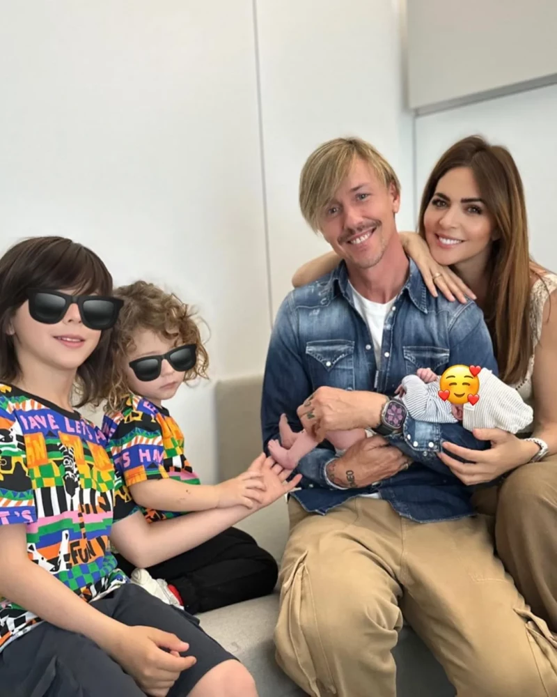 Guti, junto a Romina Belluscio, sus dos hijos y su nieto, Hugo.