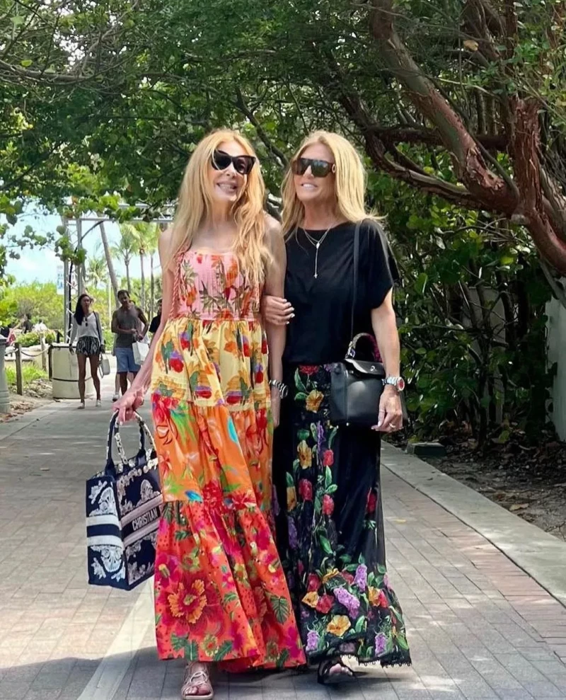Ana y Susana en Miami, con estilismos similares.