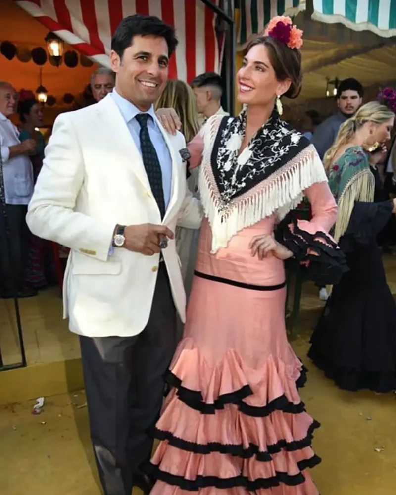 Fran Rivera y Lourdes Montes posando juntos en la Feria de Abril.