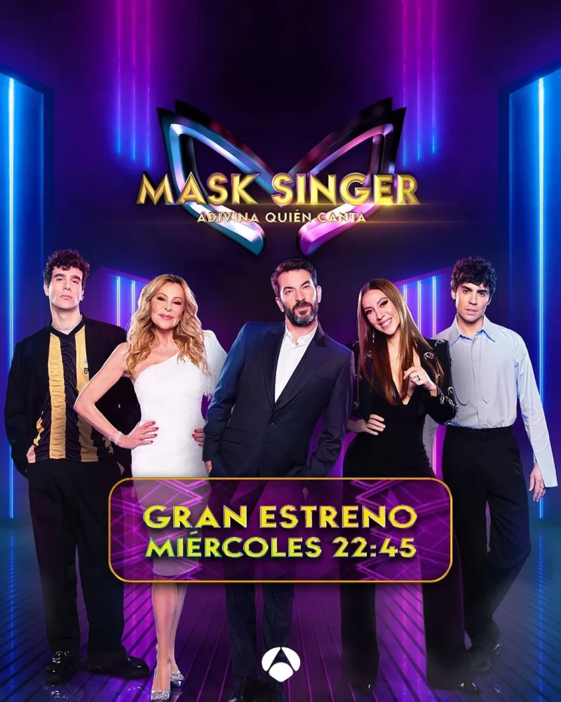 Los investigadores de 'Mask singer' junto al presentador, Arturo Valls.