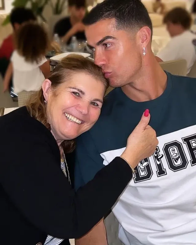 Cristiano Ronaldo y su madre